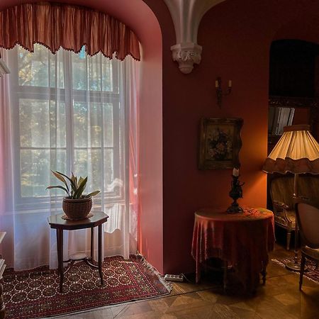 Edoles Pils Hotel Bagian luar foto