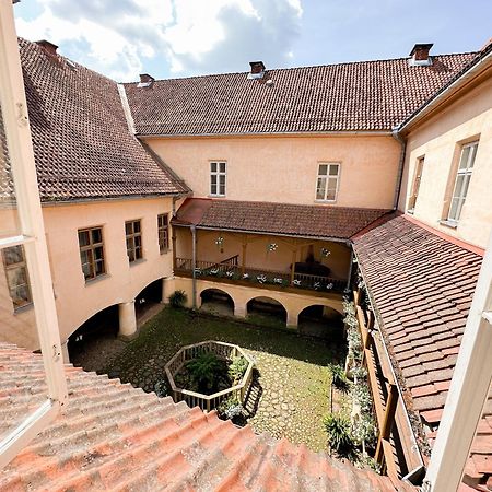 Edoles Pils Hotel Bagian luar foto