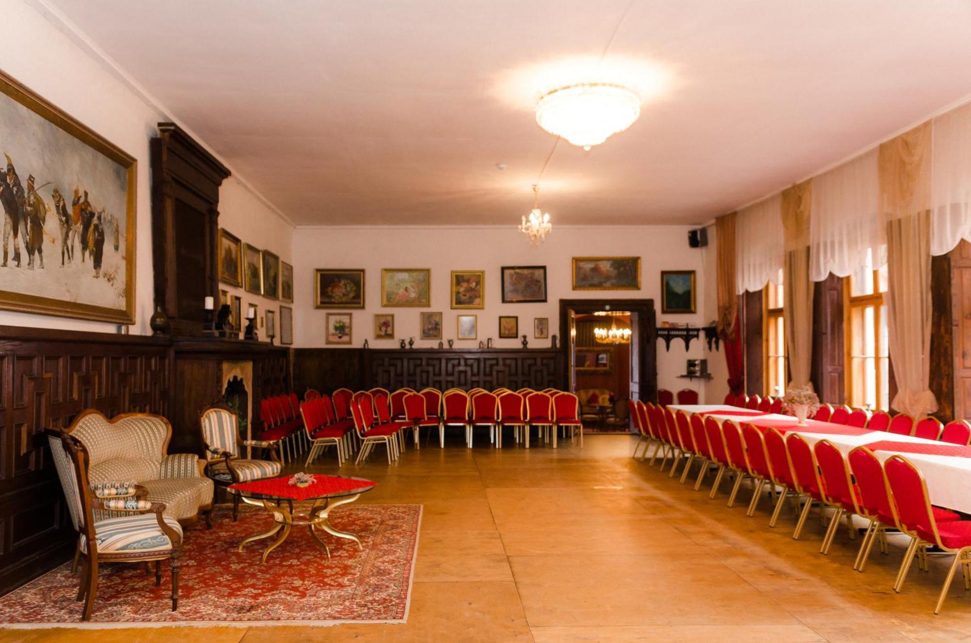 Edoles Pils Hotel Bagian luar foto