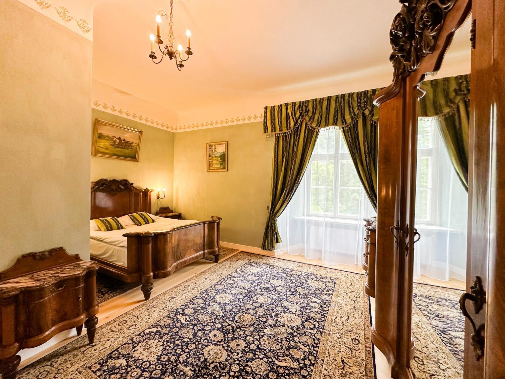 Edoles Pils Hotel Bagian luar foto
