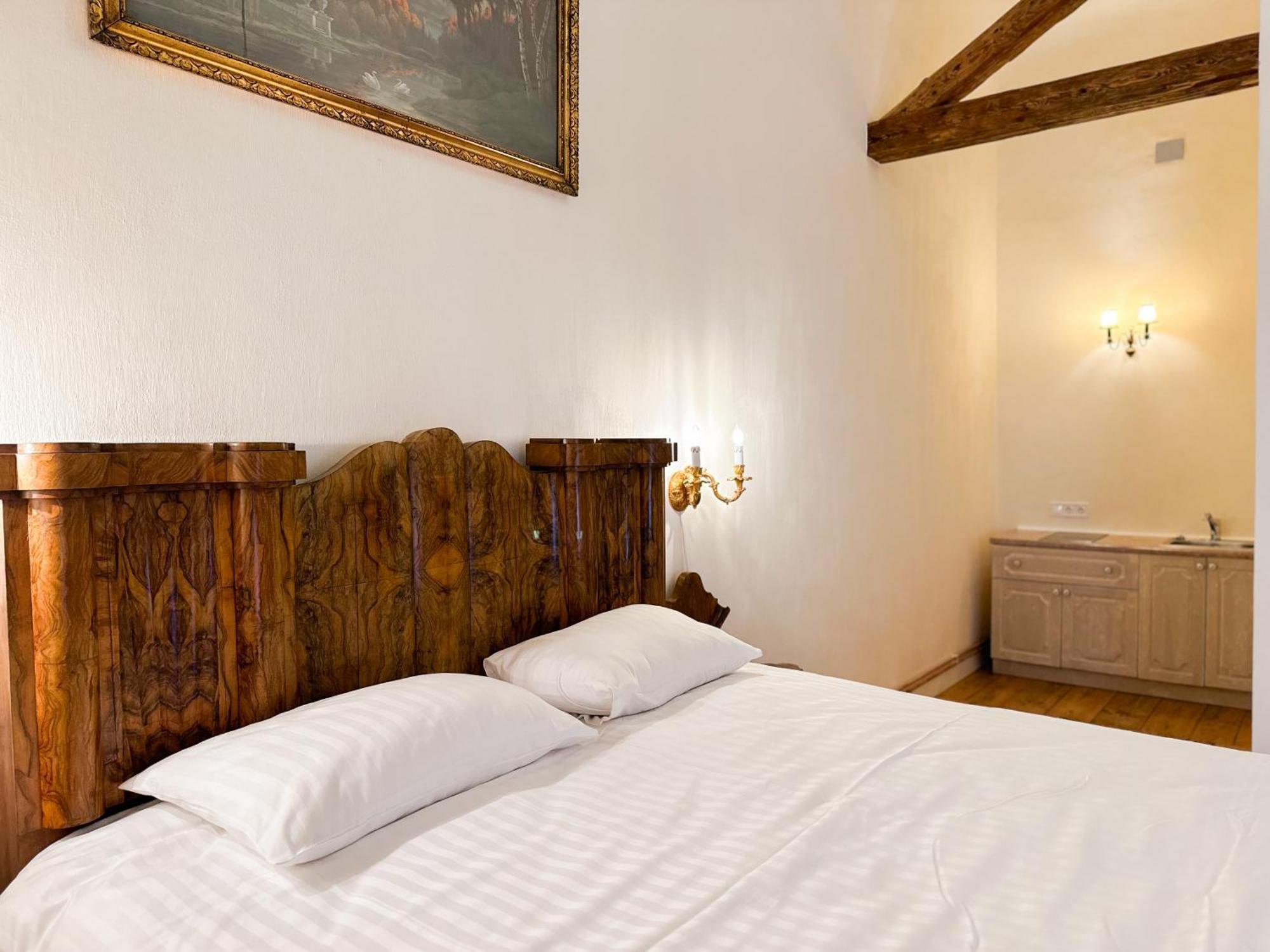 Edoles Pils Hotel Bagian luar foto