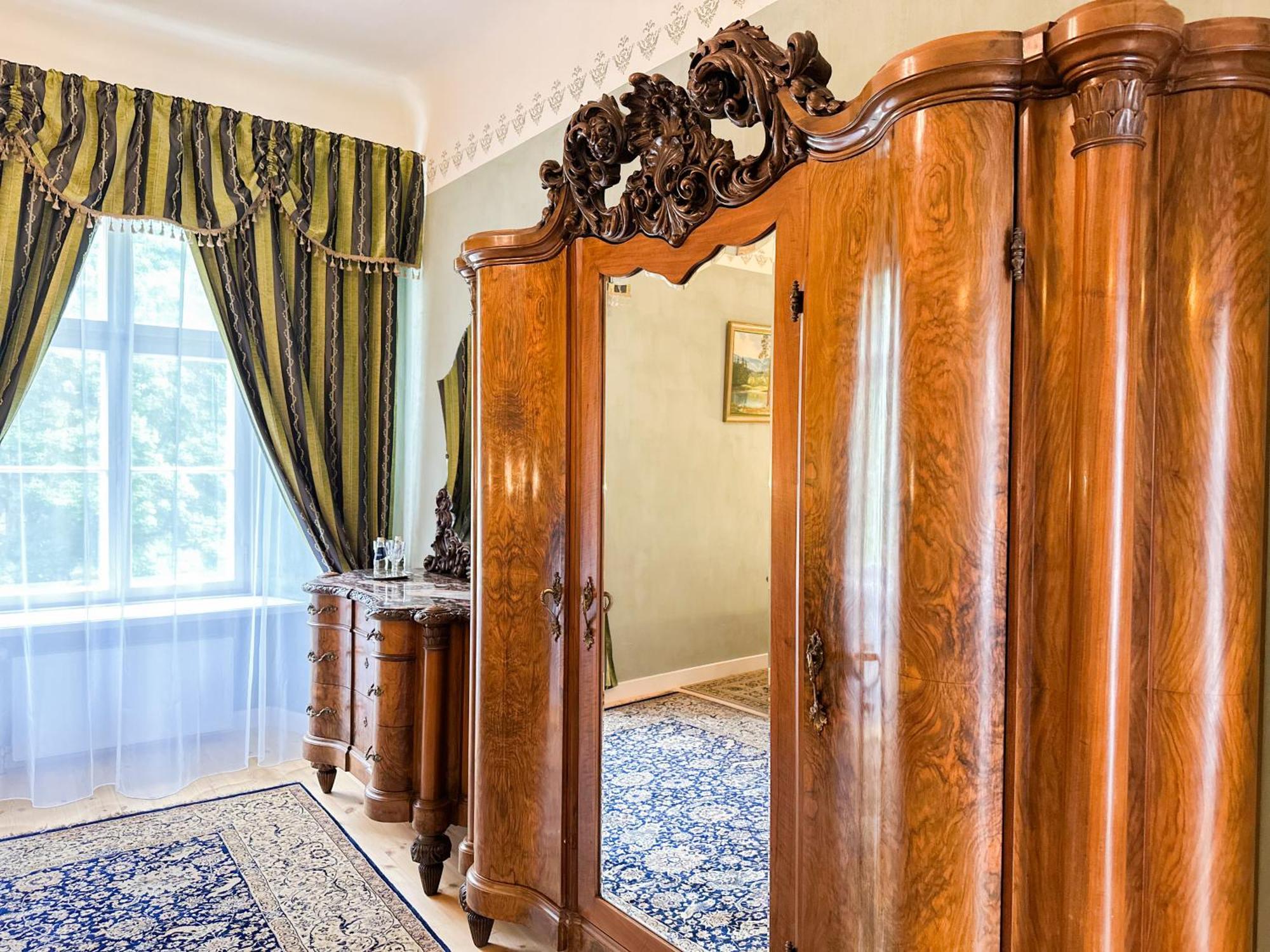 Edoles Pils Hotel Bagian luar foto