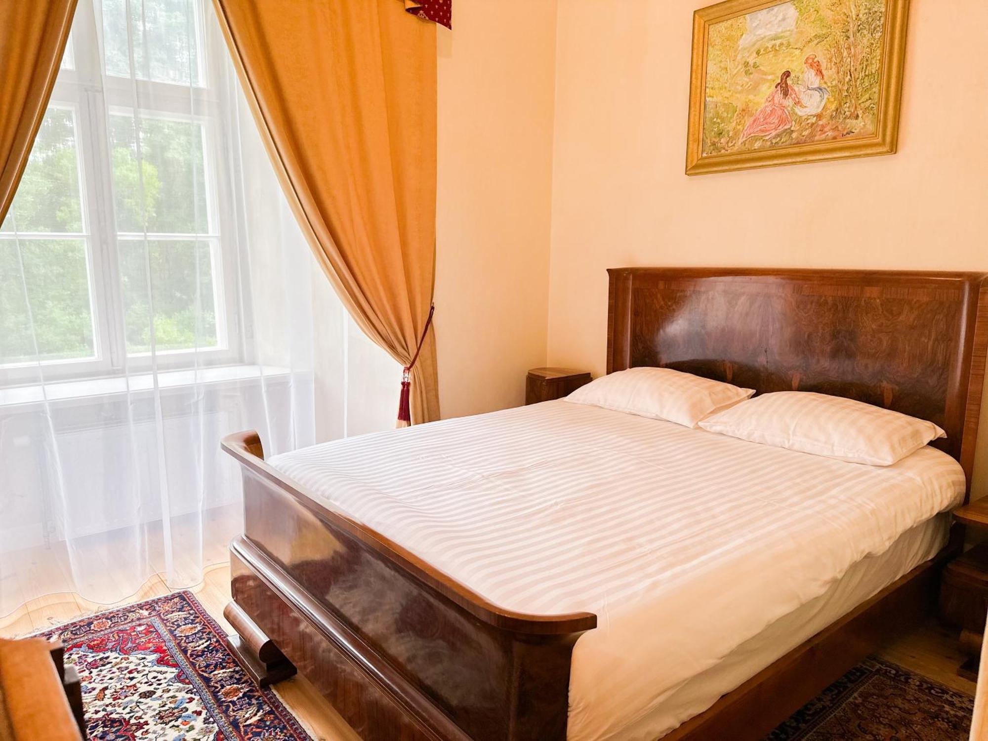 Edoles Pils Hotel Bagian luar foto