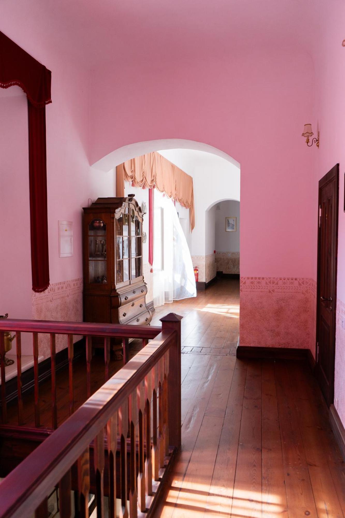 Edoles Pils Hotel Bagian luar foto
