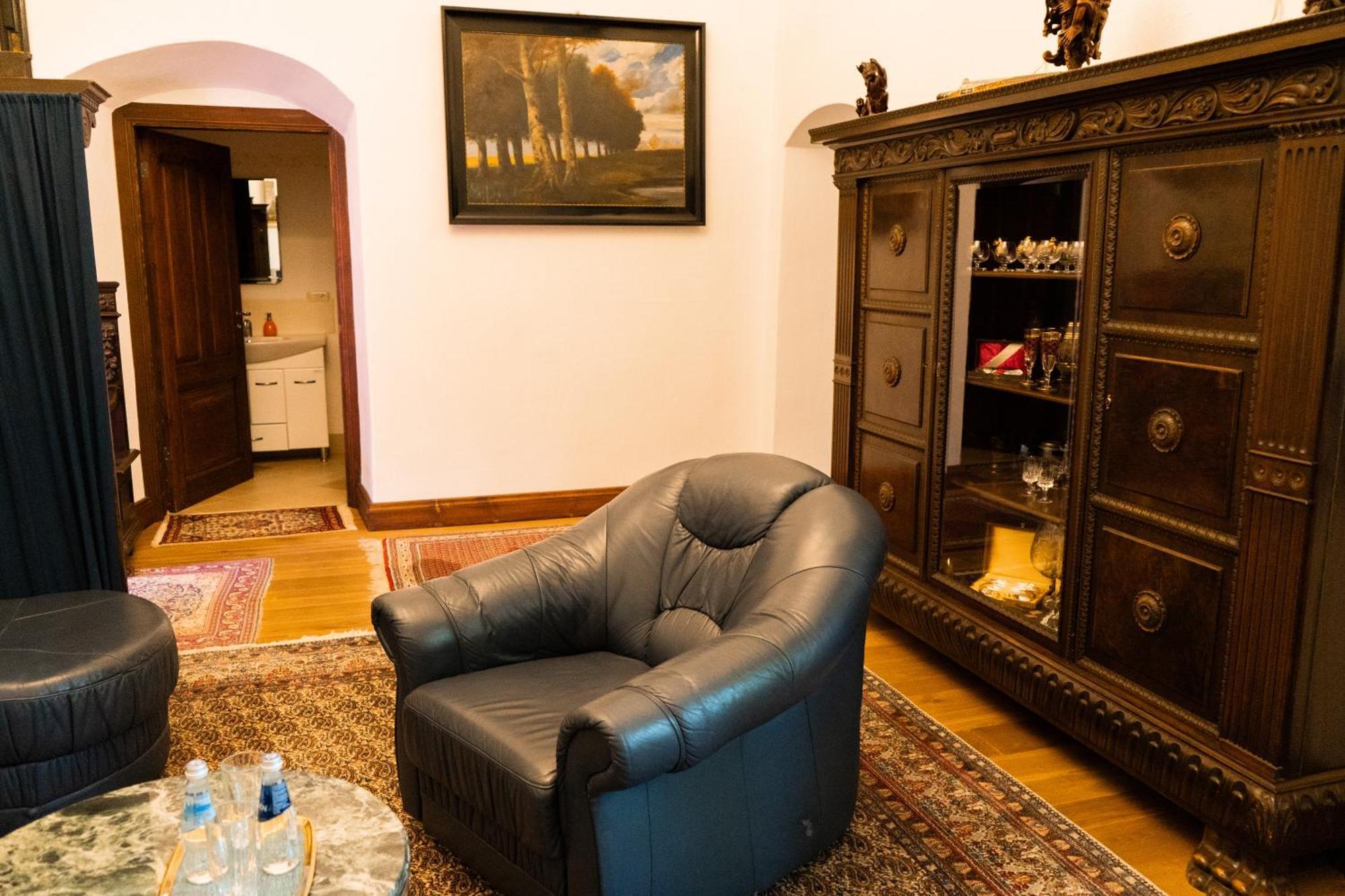 Edoles Pils Hotel Bagian luar foto