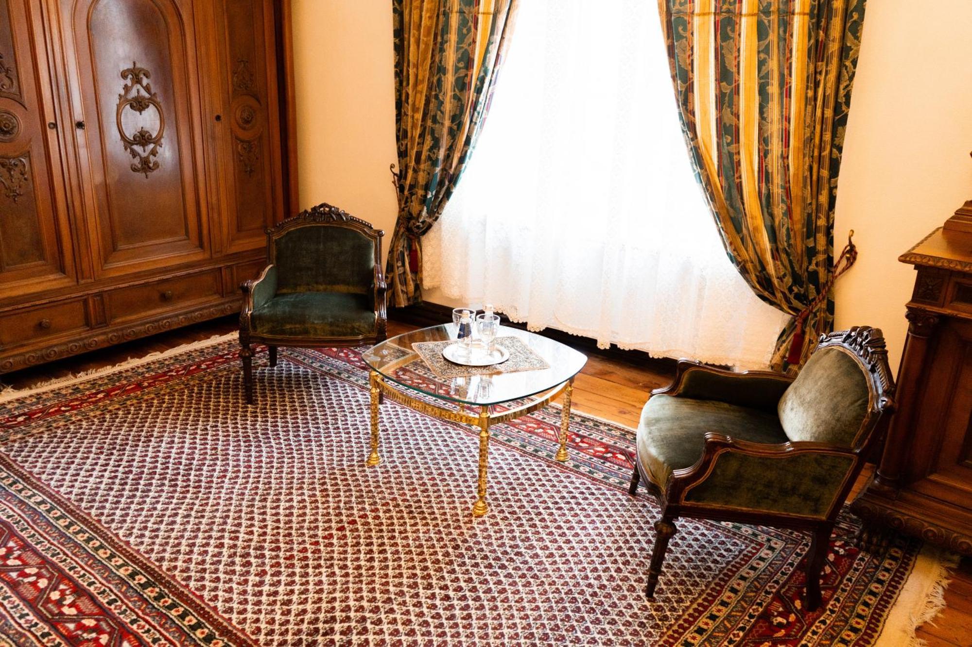 Edoles Pils Hotel Bagian luar foto