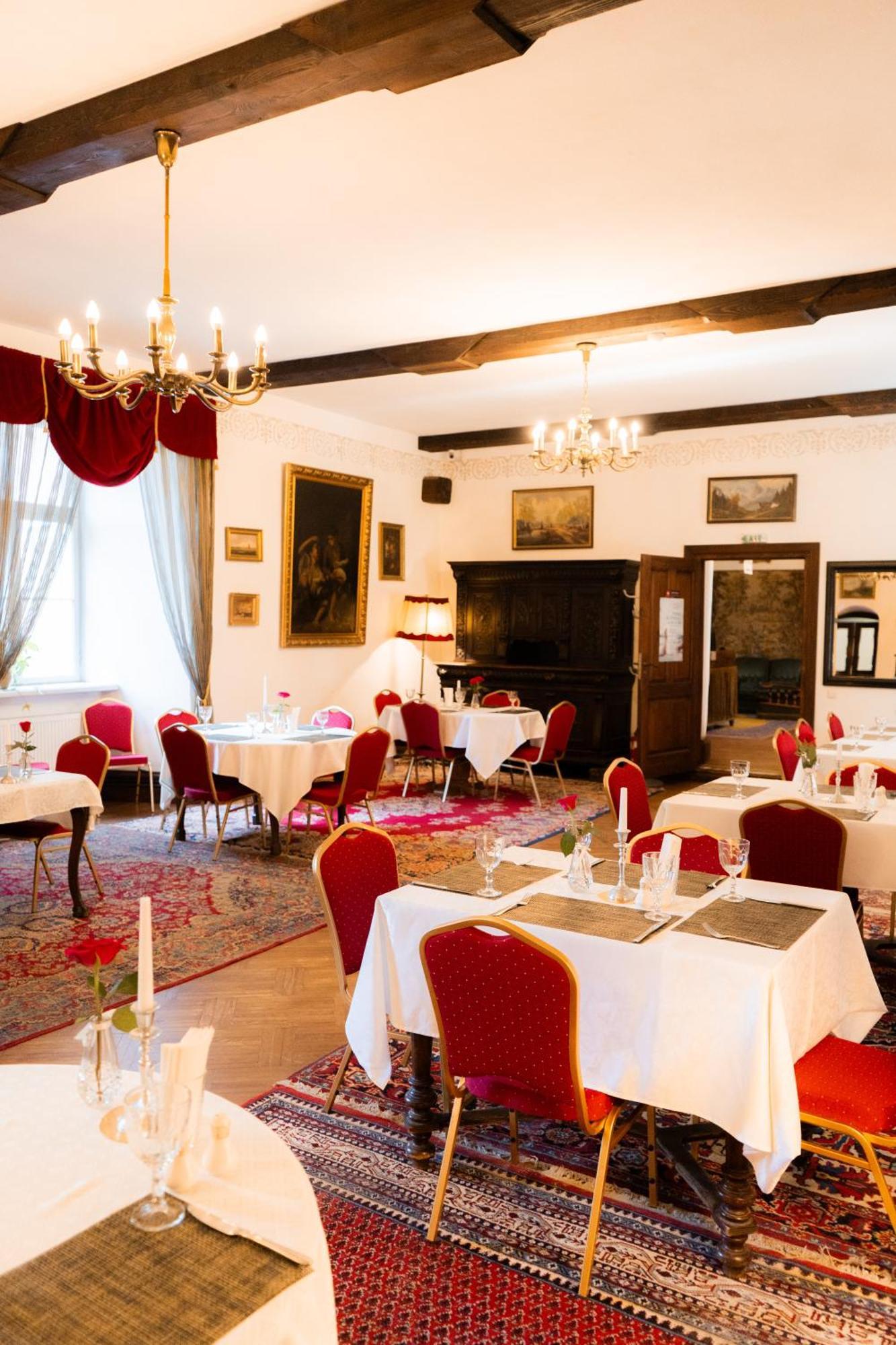 Edoles Pils Hotel Bagian luar foto