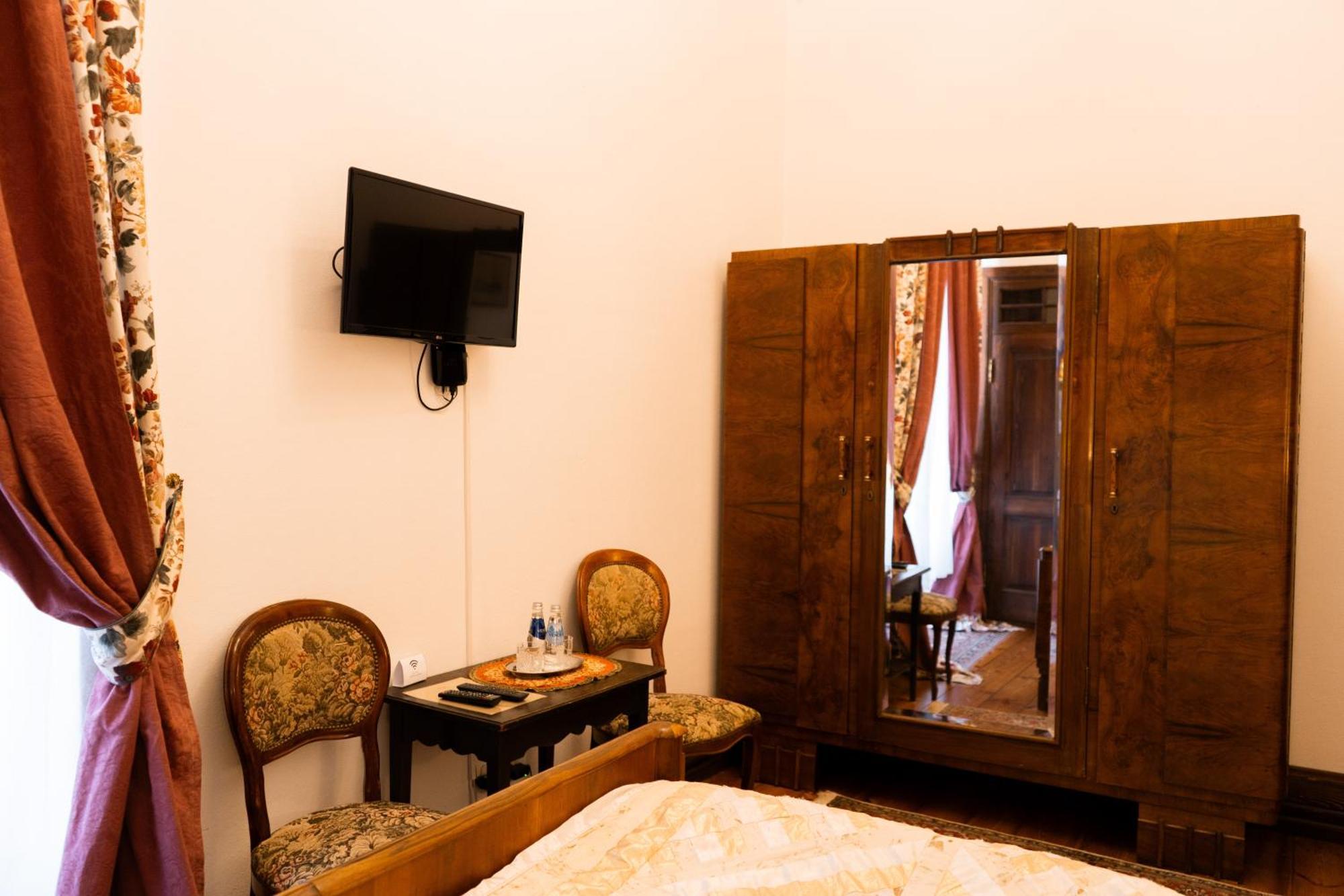 Edoles Pils Hotel Bagian luar foto