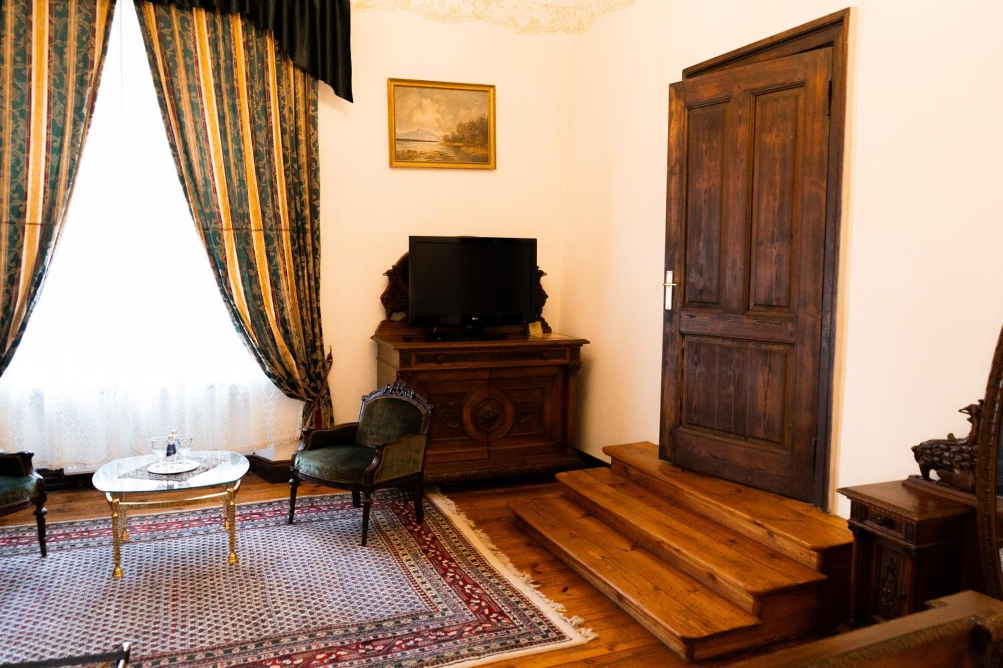 Edoles Pils Hotel Bagian luar foto