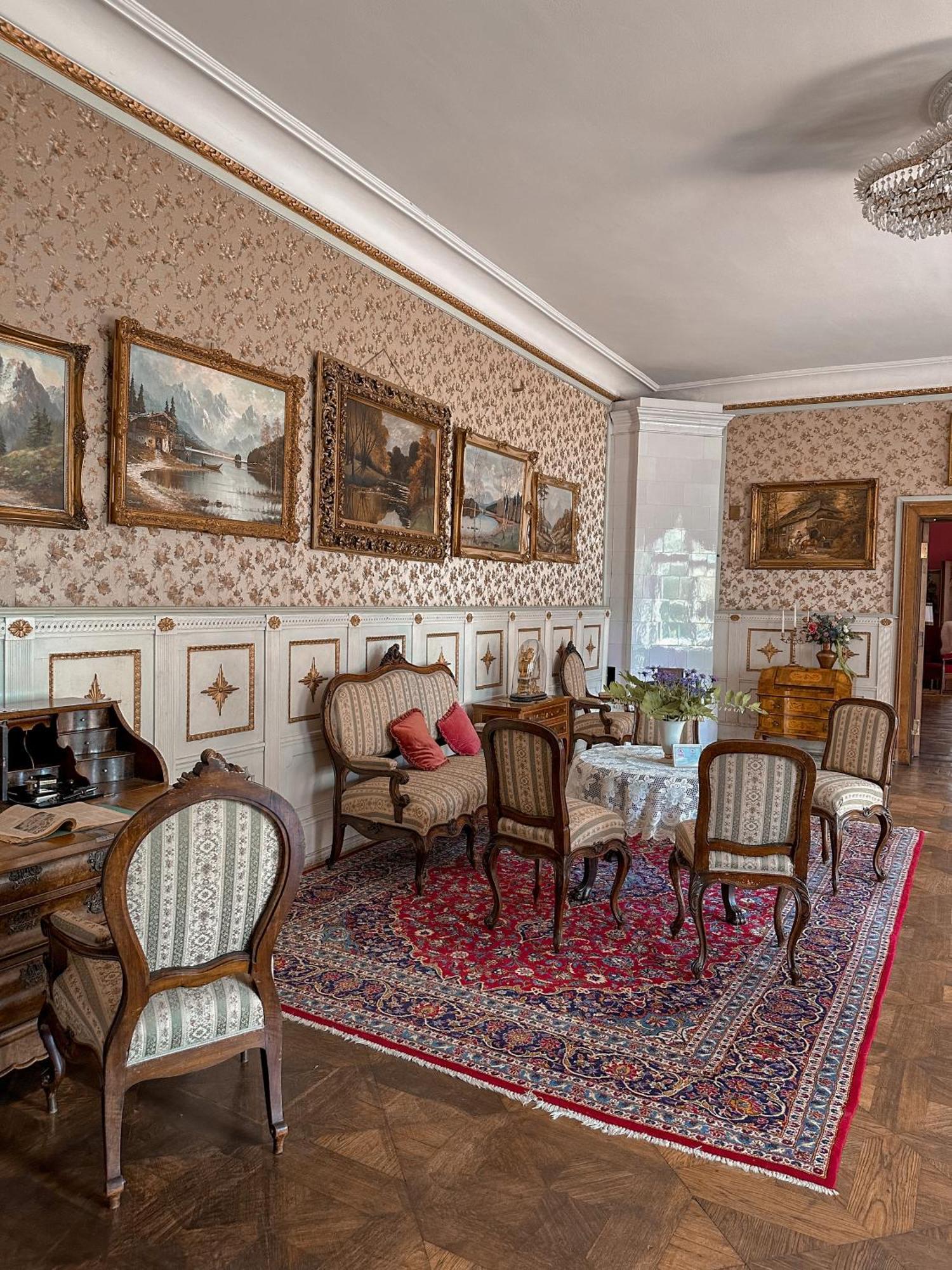 Edoles Pils Hotel Bagian luar foto