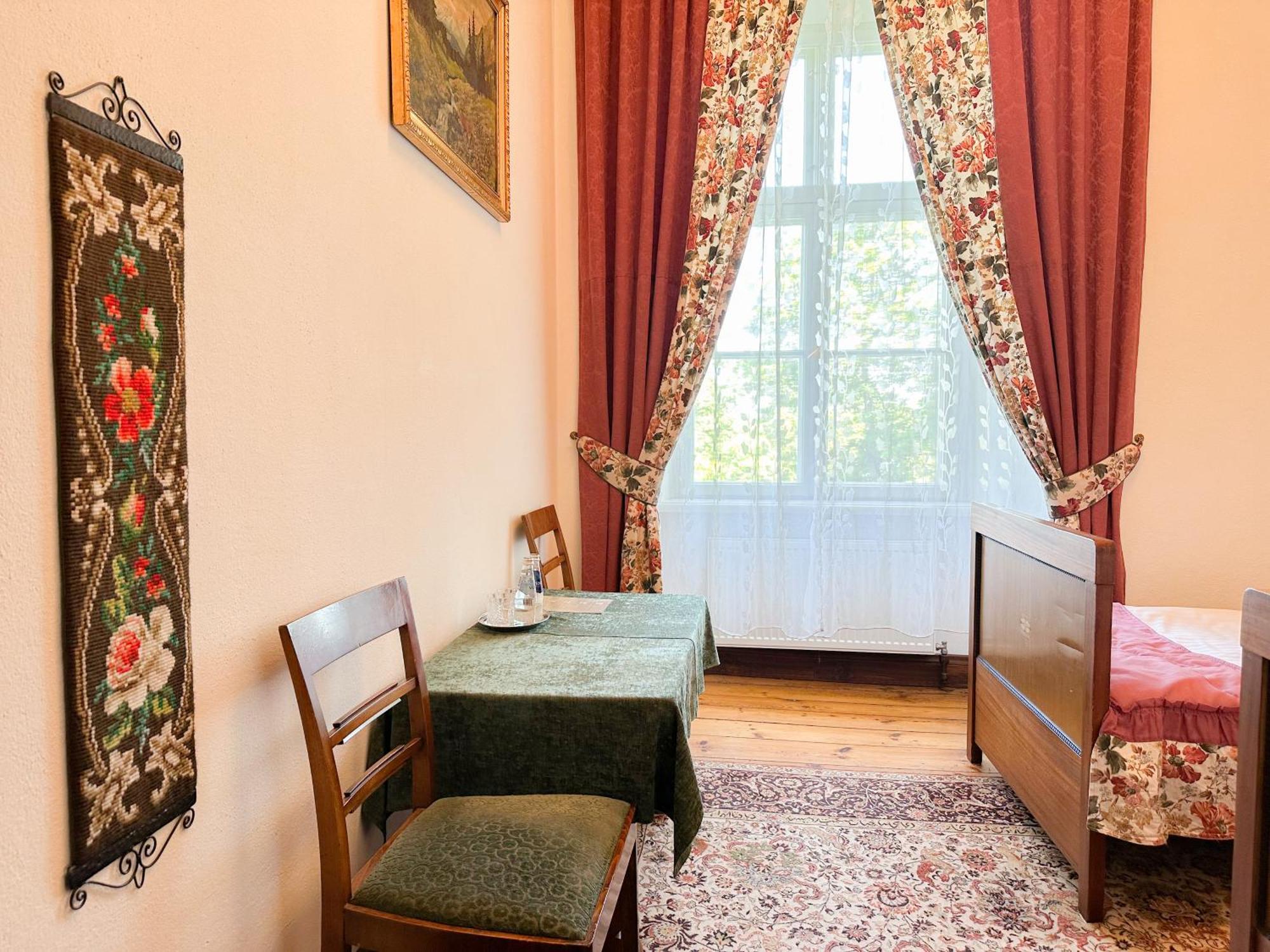 Edoles Pils Hotel Ruang foto