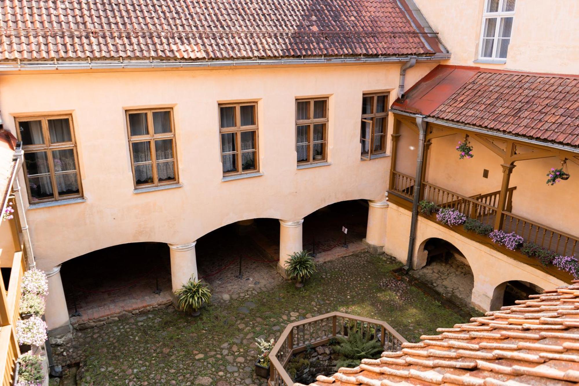 Edoles Pils Hotel Ruang foto