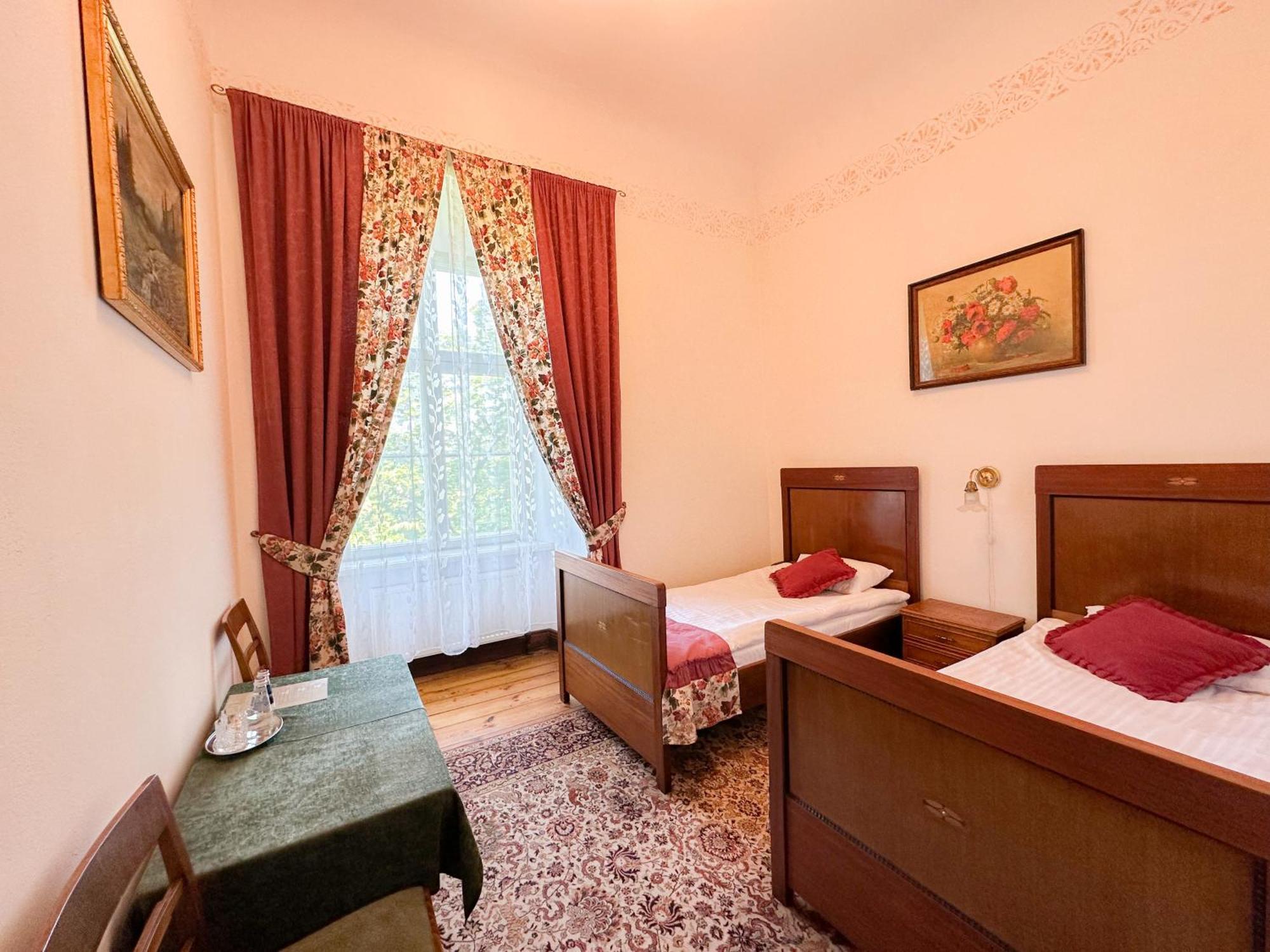 Edoles Pils Hotel Ruang foto
