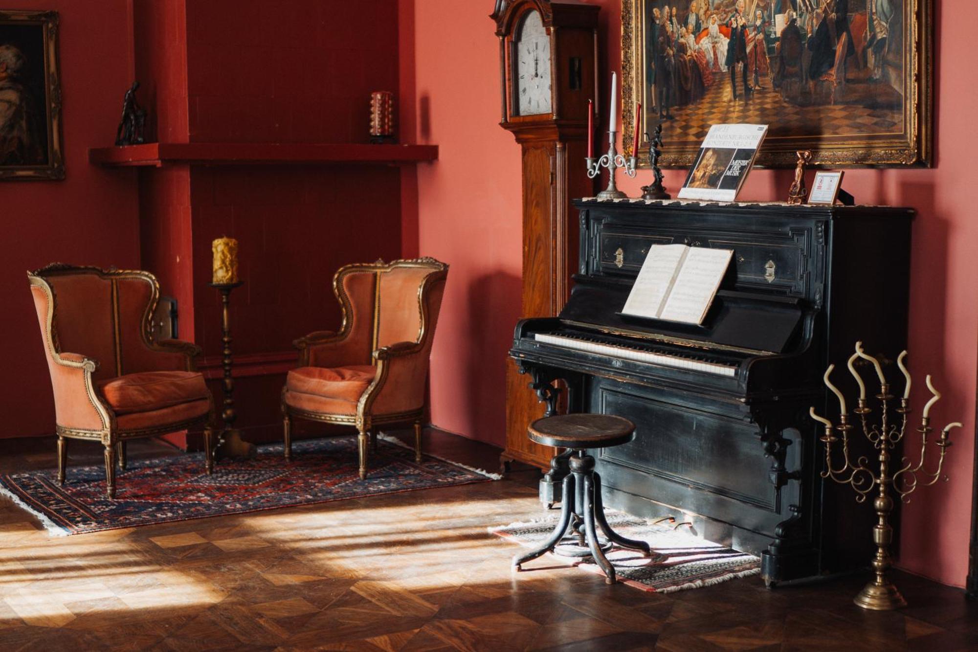 Edoles Pils Hotel Bagian luar foto