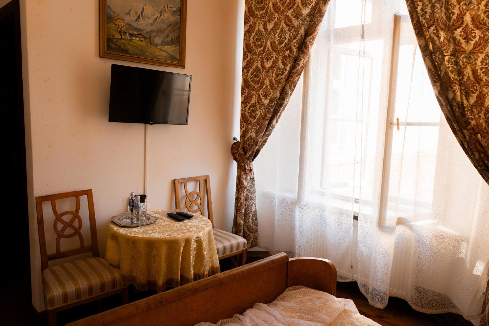 Edoles Pils Hotel Bagian luar foto