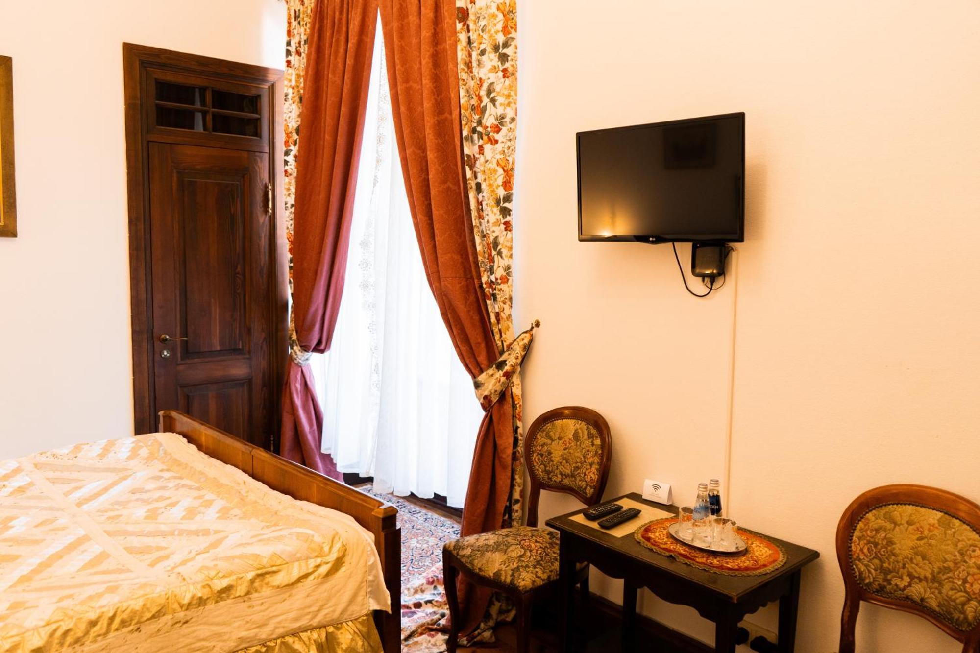 Edoles Pils Hotel Bagian luar foto